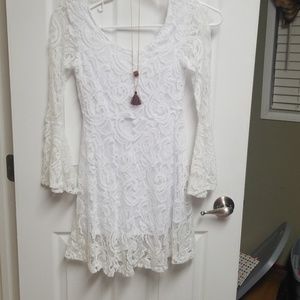 Beautiful lace white dress with brand new necklace
